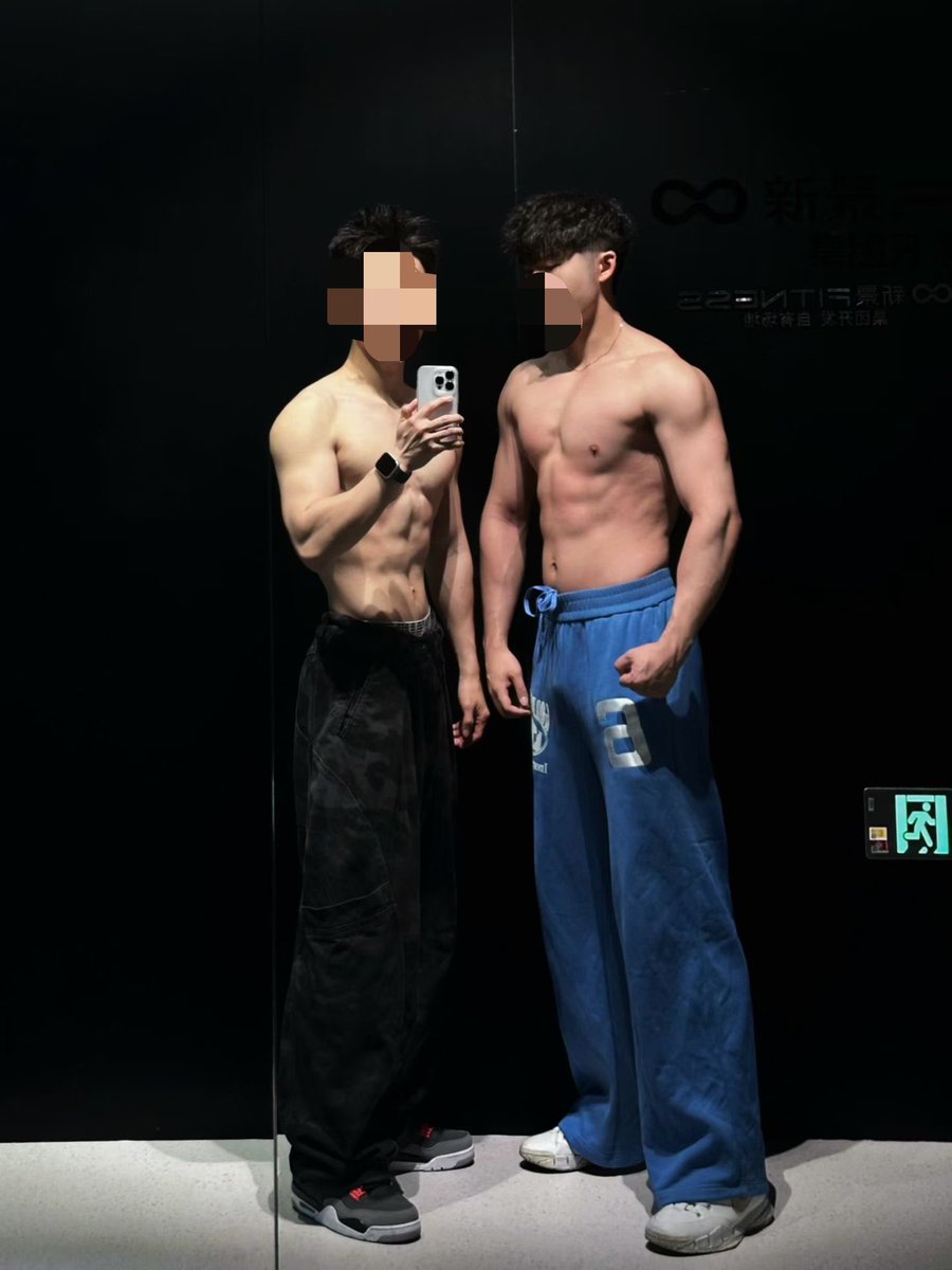 SongK78563's tweet photo. Back from gym 
把狗脸摁在胯下呼吸
#母畜 #肌肉男 #媚男 #男尊女卑 https://t.co/EBV1Rs3g6g