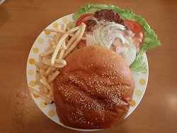 kuriko99300554's tweet photo. 食べログ、京急HPより
横須賀バーガー(フレンチフライ付)🍔🍟orおもてなしのよこすか海軍カレー🍛🥛🥗が選べます。
11:00~22:00LO
※急遽休業、早めの閉店あり。
汐入駅または横須賀中央駅下車🚶10分
#LAUNA https://t.co/O4kC30rSNT