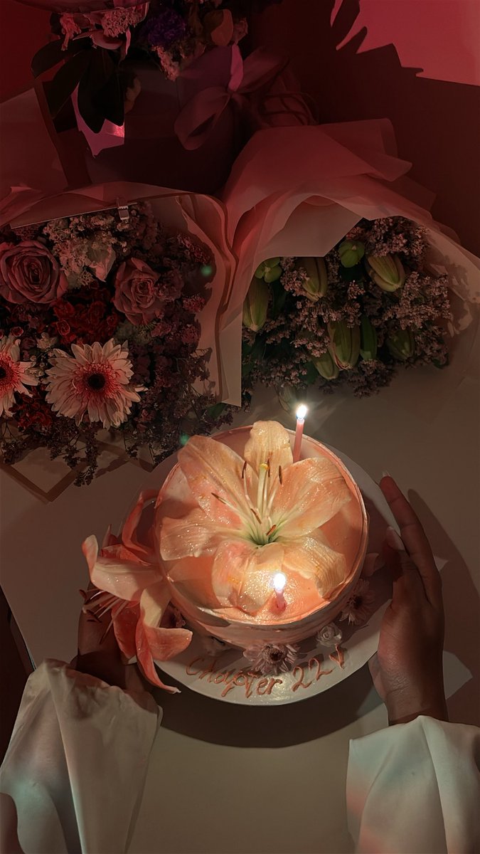 2bh00's tweet photo. It’s My 22 year birthday 🥳💕💕 https://t.co/jcHKIQ05cJ