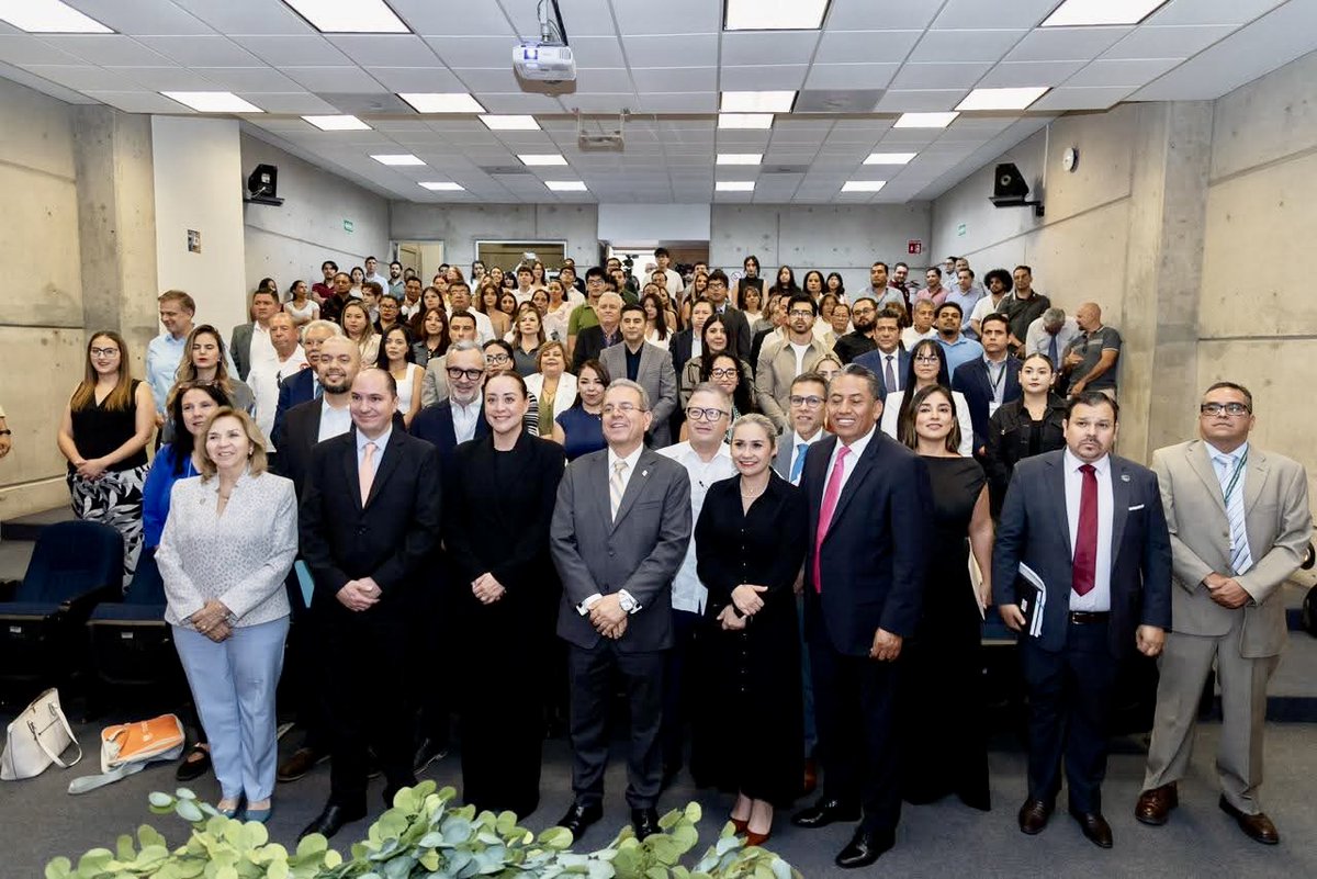cclchih's tweet photo. El Director General del CCLCHIH, Fausto Barraza, participó en la Segunda Sesión Ordinaria de la CONACENTROS, realizada en Aguascalientes, donde, en su calidad de presidente del Grupo de Normatividad y Criterios. https://t.co/xtmpG0avuL