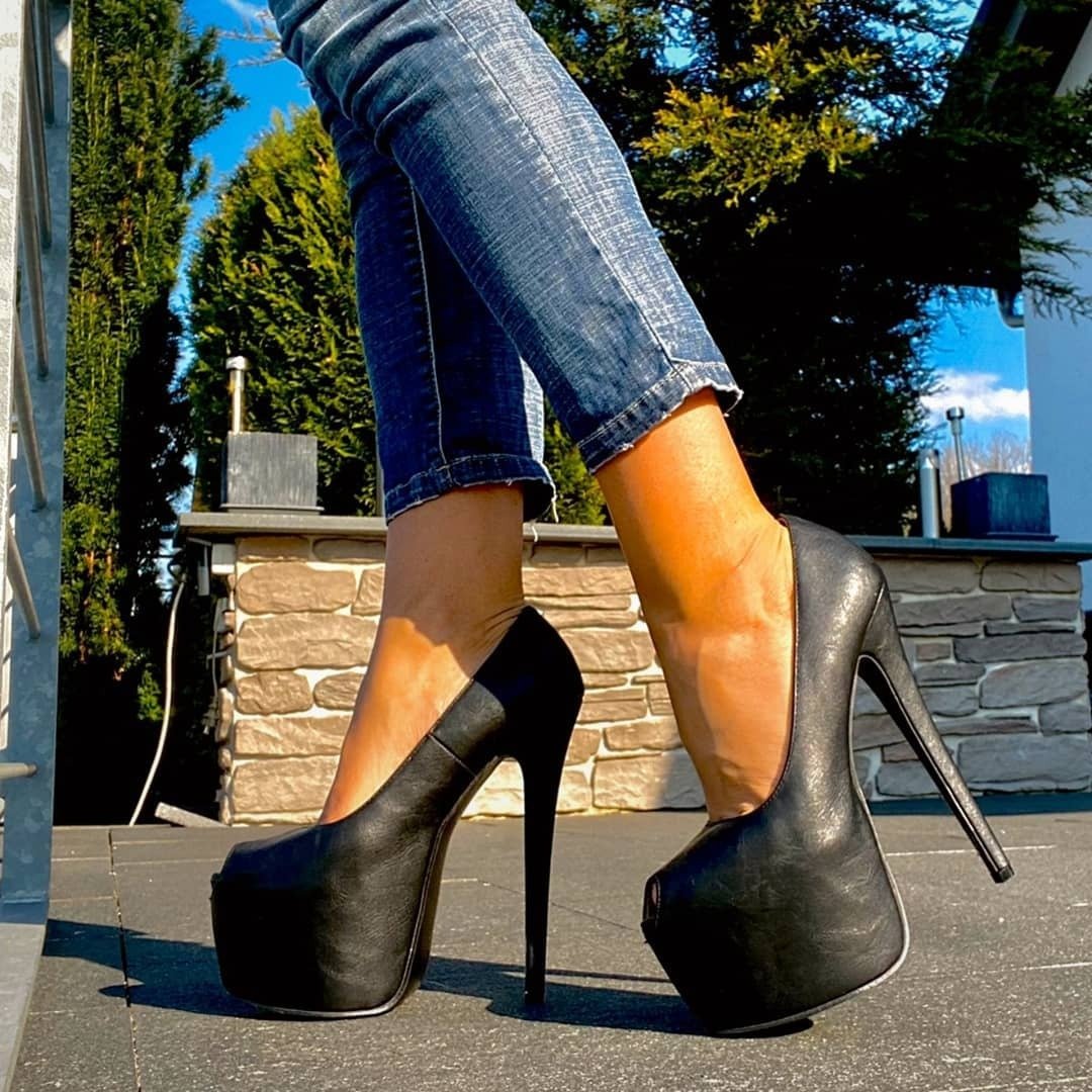 HighonHeels2's tweet photo. A or B?
Which #highheels do you like better? https://t.co/hrE1srCic8