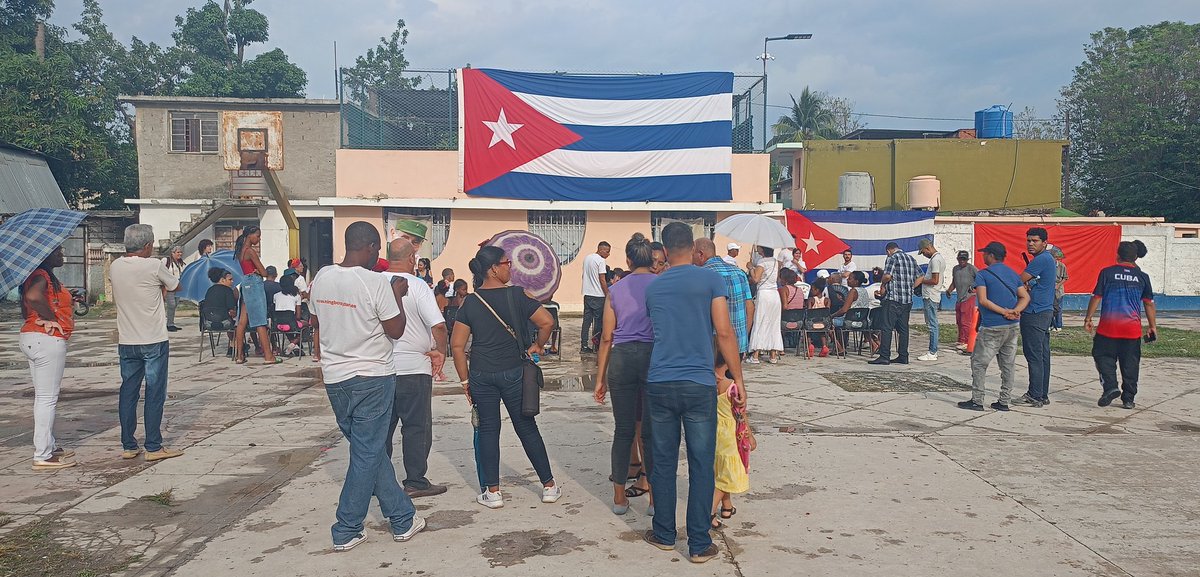 GHNordelo5's tweet photo. Estamos en el "Cepero Bonilla" del Consejo Popular Armada, en el Cerro, en barriodebate contra las drogas. #Cuba #CDRCuba #ContraLasDrogasSeGana #LaPatriaSeDefiende https://t.co/v2n5QSW9ff