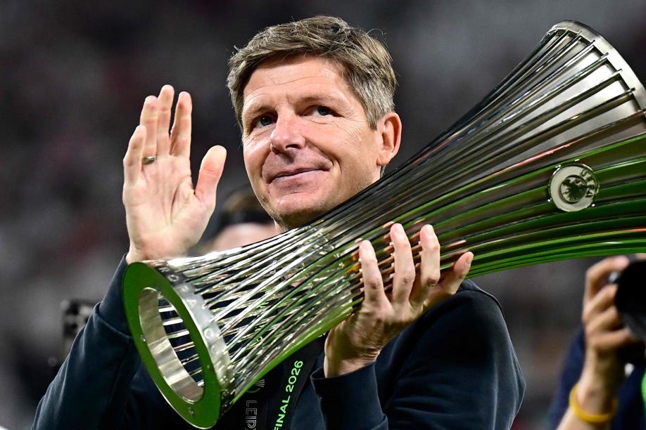 SleeperACMilan's tweet photo. 🚨 🧨[BREAKING] MILAN will meet with Oliver GLASNER next week!

✅Should RANGNICK become the new TECHNICAL DIRECTOR, he’s one of the MAIN CANDIDATES as new COACH

@lucabianchin7 https://t.co/omIXouXJoc