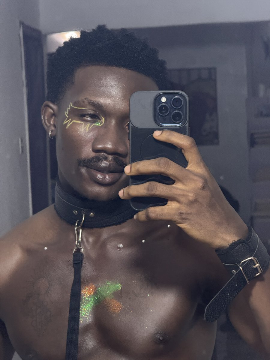 Tirednaijaunc's tweet photo. I am your side quest. Find me. https://t.co/J8wCcjVOTO