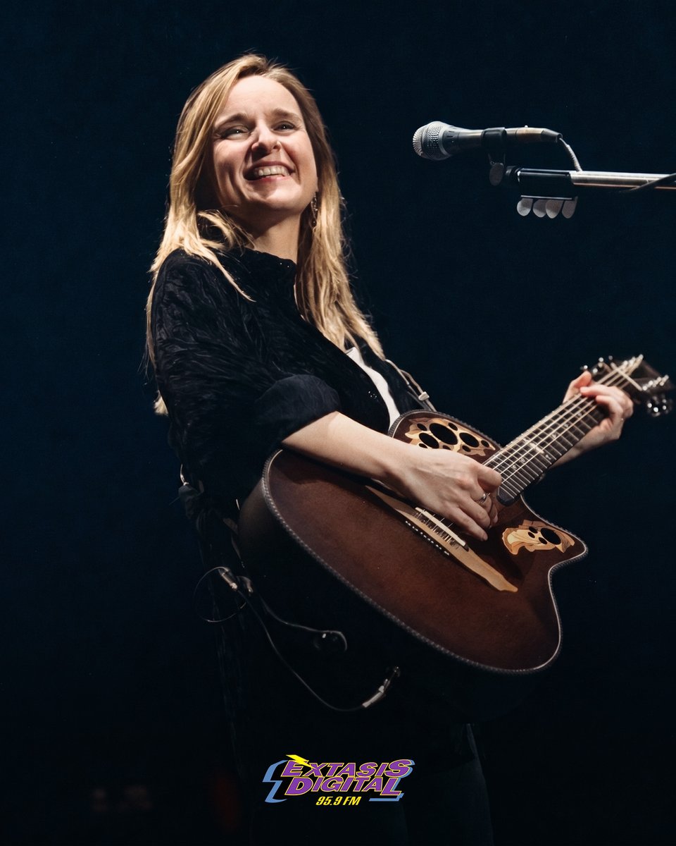 extasis_digital's tweet photo. 29/05/1961. Nace en Kansas Melissa Etheridge. Con "Yes I Am" (1993) vendió 6 millones de copias, ganó un Grammy y rompió el silencio sobre su orientación sexual en pleno apogeo comercial. A los 65 años sigue en activo. | 📻 https://t.co/Ygf0Uv8K04 #ElSoundtrackDeTuVida https://t.co/XM4HyFrGqZ