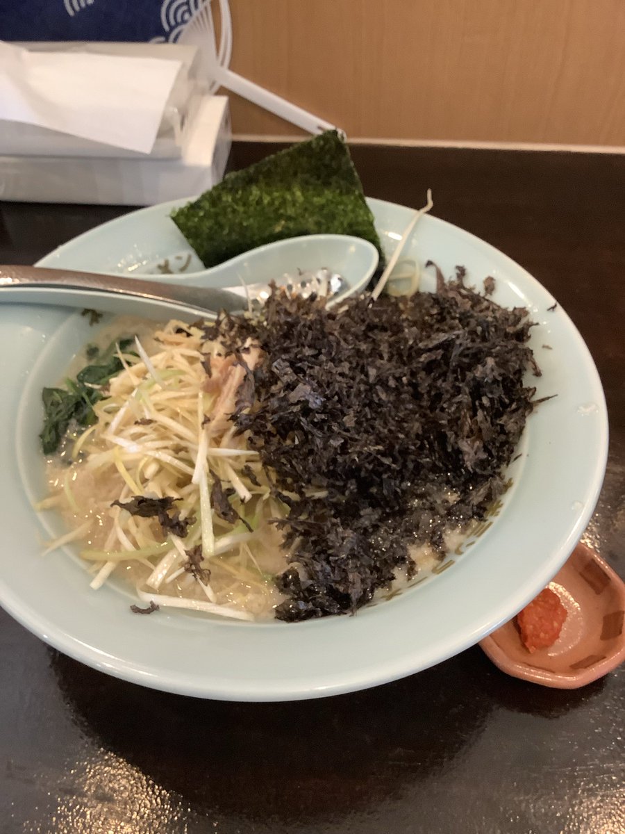 yang2_2's tweet photo. 梅雨時期前の快晴の土曜日の朝です。
今日のメニューは朝ネギラーメンネギダブルTPバラ海苔にしました。

#椿ラーメンショップ川北店
#朝ネギラーメンネギダブルTPバラ海苔
#３７杯目
#辛味
#カタメ薄め多め https://t.co/boK3aJQW8o