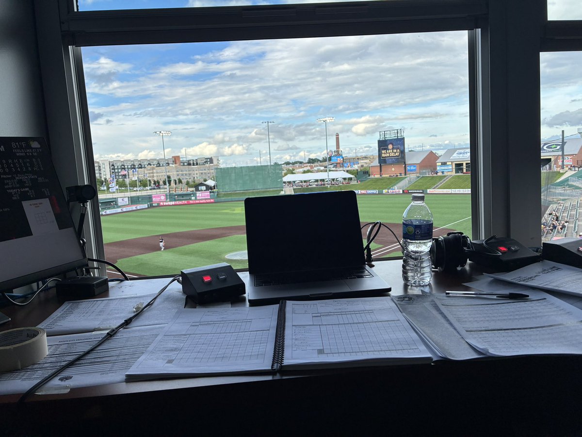 JoeyFeerer's tweet photo. Monarchs return home!

@kscitymonarchs look to start the series on the right foot as they welcome in the @SiouxCityXs for a three-game set

Join @JacksonPhelps22 and myself at 6:35 on KSMO-TV and the @AA_Baseball App!

📺: https://t.co/3a4sk17NJX https://t.co/A2JeDvrjBa