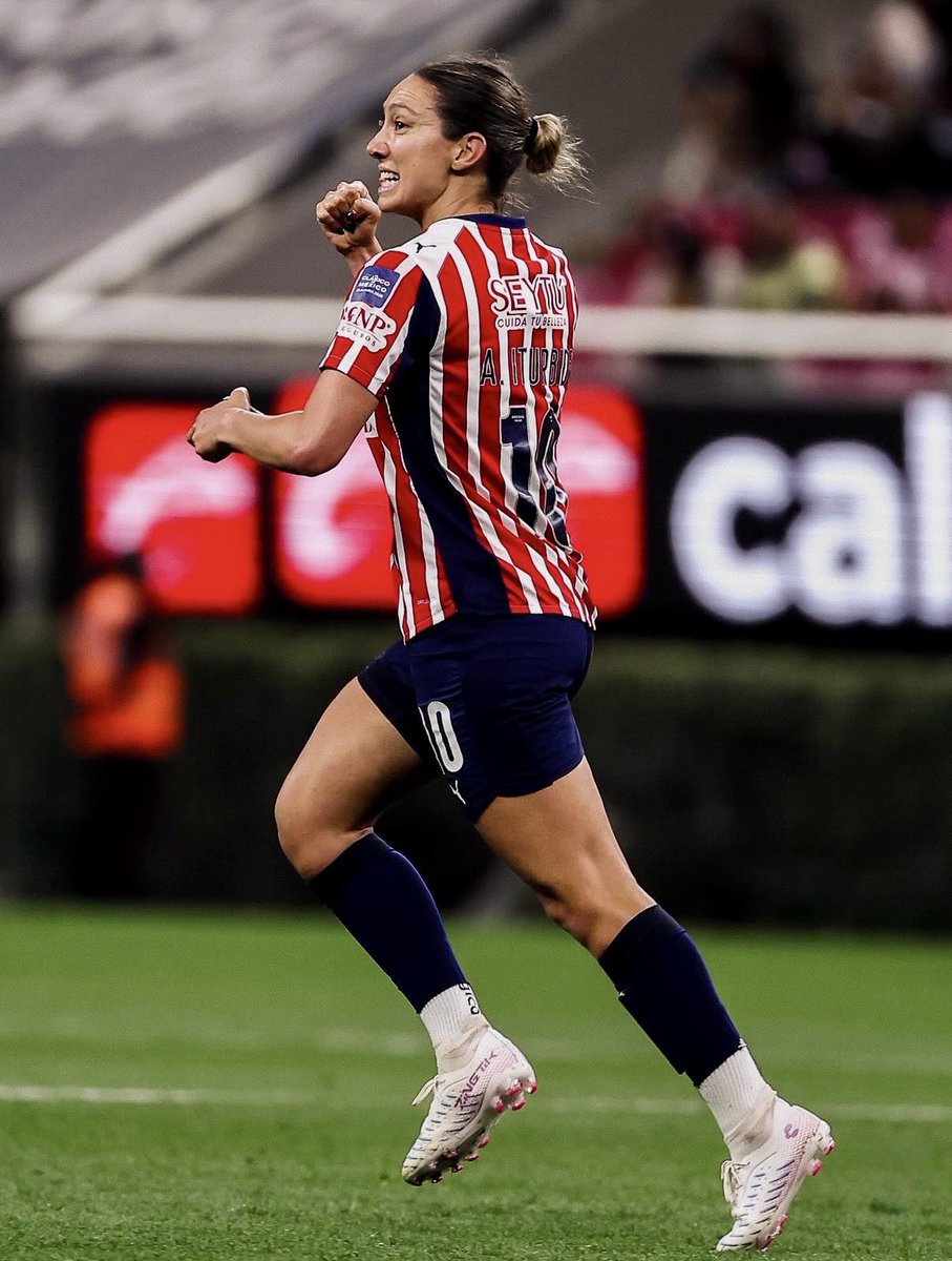 Rebanogirlspod's tweet photo. La doctora del gol extendió su contrato con @ChivasFemenil hasta el 2027. 🐐❤️👩🏽‍⚕️

Te queremos mucho @Boyi58 ✨ https://t.co/0vpQGGLDMS