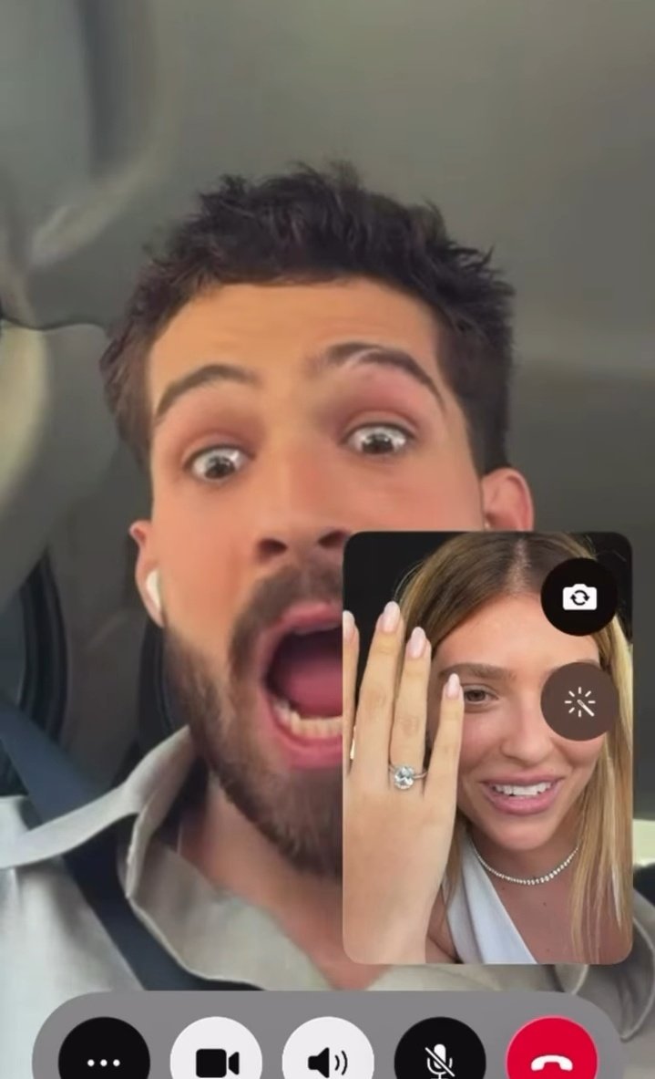 observandx's tweet photo. ele gag pq foi uma das pessoas que uniu esse casal e agora eles estão noivos <3 https://t.co/ezXJ1m64mm
