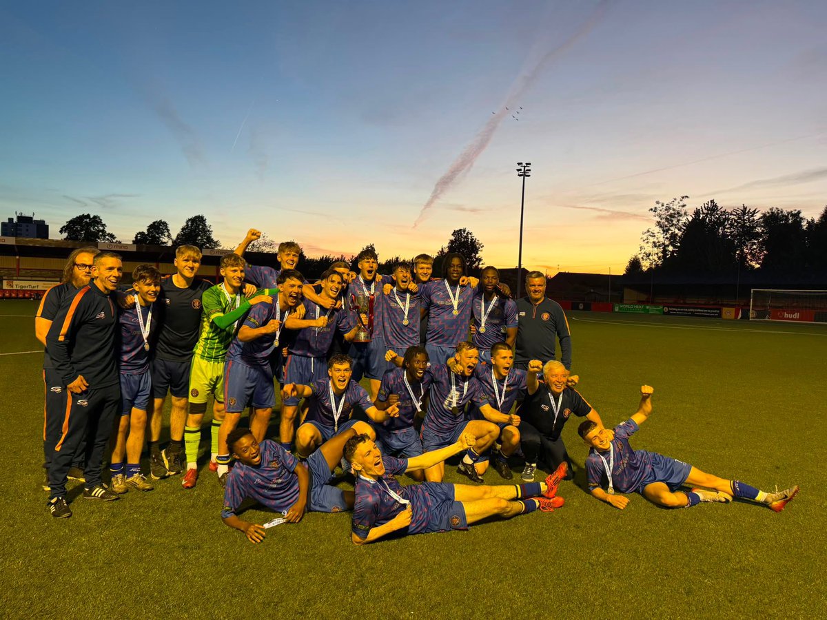 FHolyoak65236's tweet photo. 4 years me and @ArranAshall70 have been at this club and it’s about fucking time we won something. What an achievement for everyone involved at the club. Cleano in a final what a day. Nothing i love more than this team @TottyUnited ❤️🟣🔵 https://t.co/WGgLyzUpAs