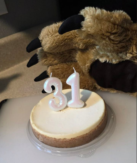 StanleyDLion's tweet photo. Another year, which means I get cake w/ my steak!!  :[= =] https://t.co/IiY2eVNR2J