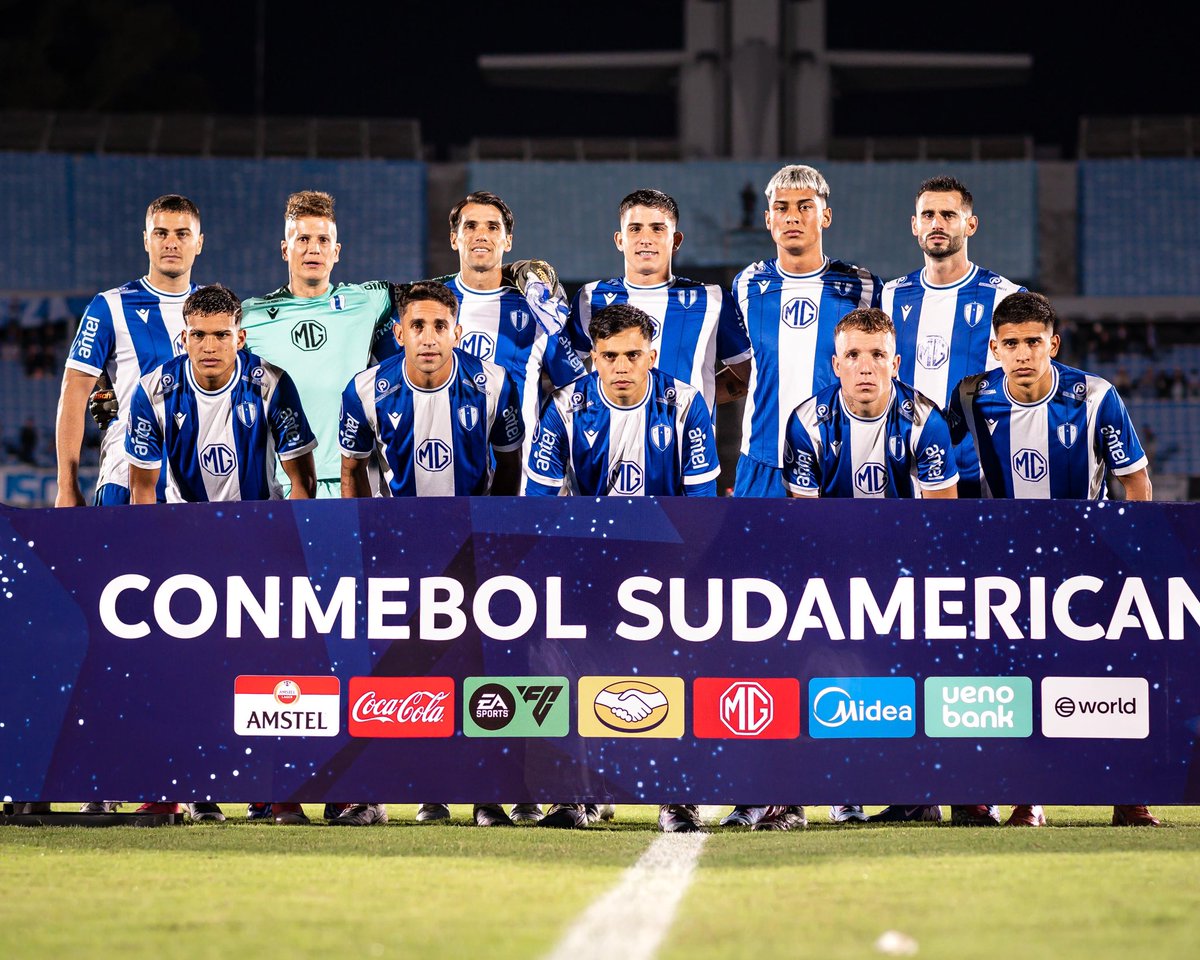 guanco11's tweet photo. Se terminó la Copa para nosotros y nos queda la tranquilidad de haber competido de igual a igual con todos y en todas las canchas. Orgulloso de este plantel que con personalidad, calidad y compromiso luchó hasta el final. 
Se terminó un sueño pero ya arranco otro! 
Vamos juventud https://t.co/bZLvqAO6F0