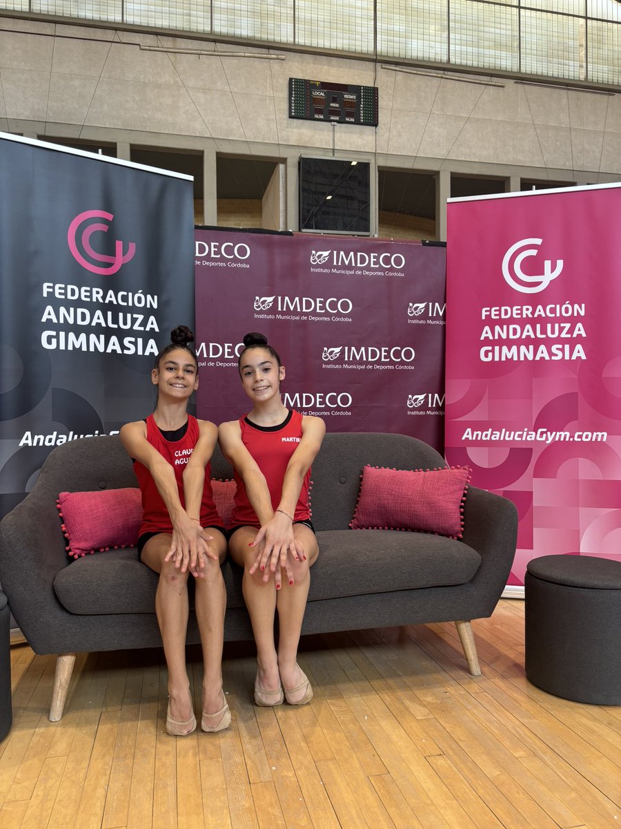 grseneca's tweet photo. 💚🤍💚 ENTRENAMIENTOS OFICIALES!!! 
Nuestras chicas de equipo de absoluto han completado sus entrenamientos oficiales, mañana dará comienzo la competición! 
VAMOS!!! 💪🏾👑❤️🖤 https://t.co/UYVCasou86