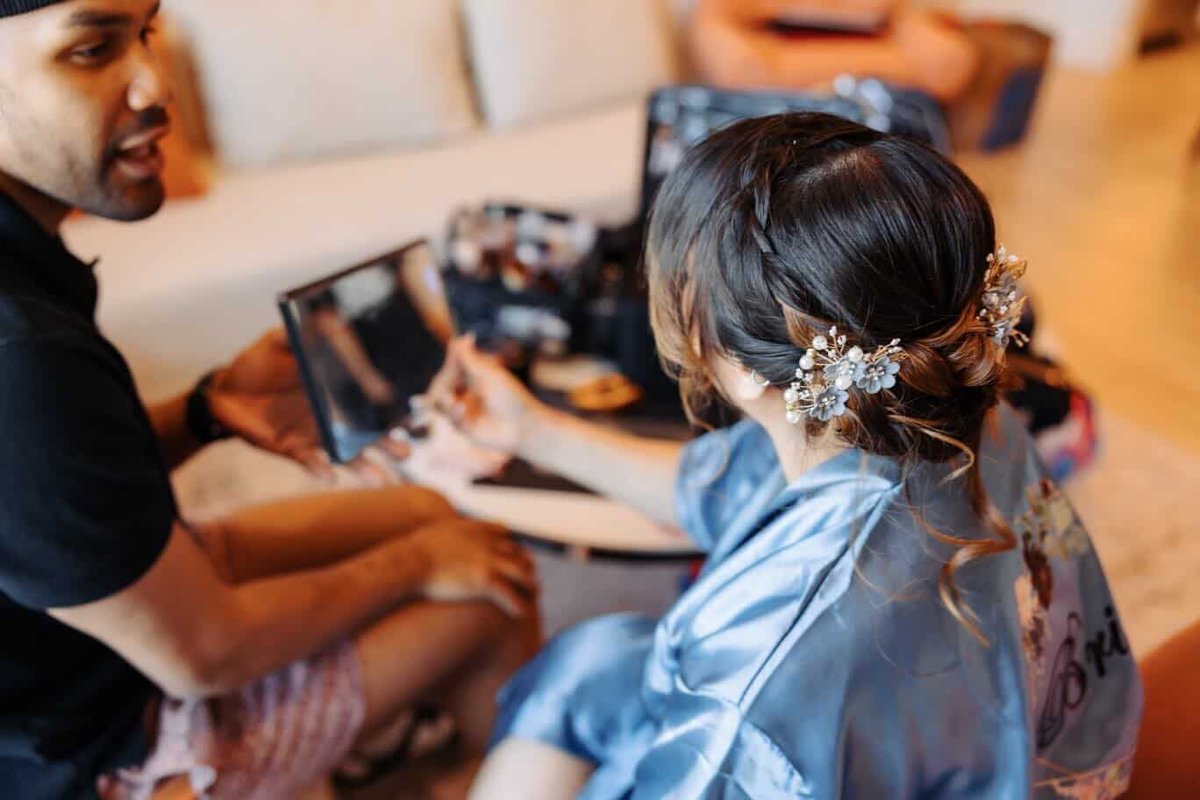 glamsquad702's tweet photo. Natural makeup and hairstyle ideal for your wedding day 13: 2s)
#VegasBride #VegasEvents #OnSetGlam #HairAndMakeup #BeautyTeam #BridalBeauty
#VegasLite
#GlamSquad702
#GS702 https://t.co/7N123Ys9oC