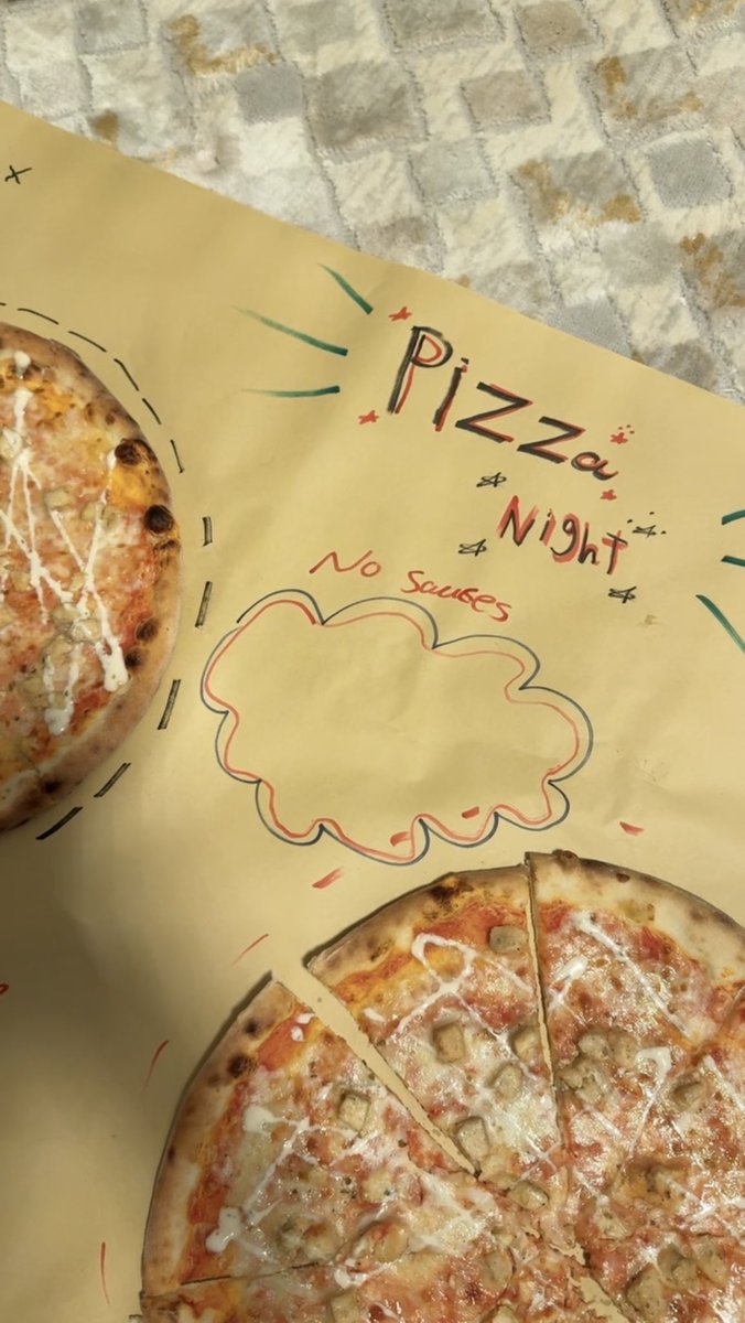 _ilivs's tweet photo. عشوائيات الجُمعه😋🍕 https://t.co/lu93unoXR7
