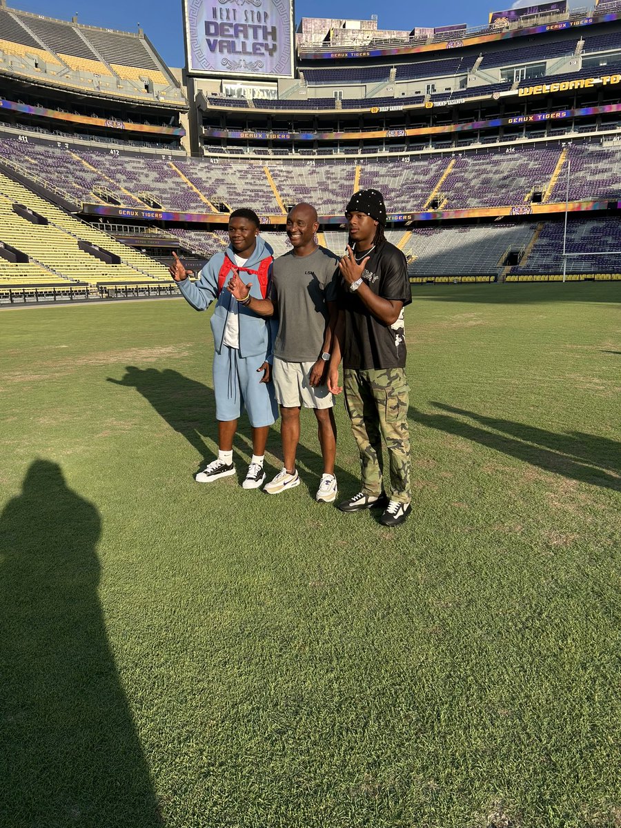 SWiltfong_'s tweet photo. Five-star WR Xavier Sabb is enjoying his official visit to LSU. Spending time with fellow 5-star Easton Royal. https://t.co/BAeRc3gBPv