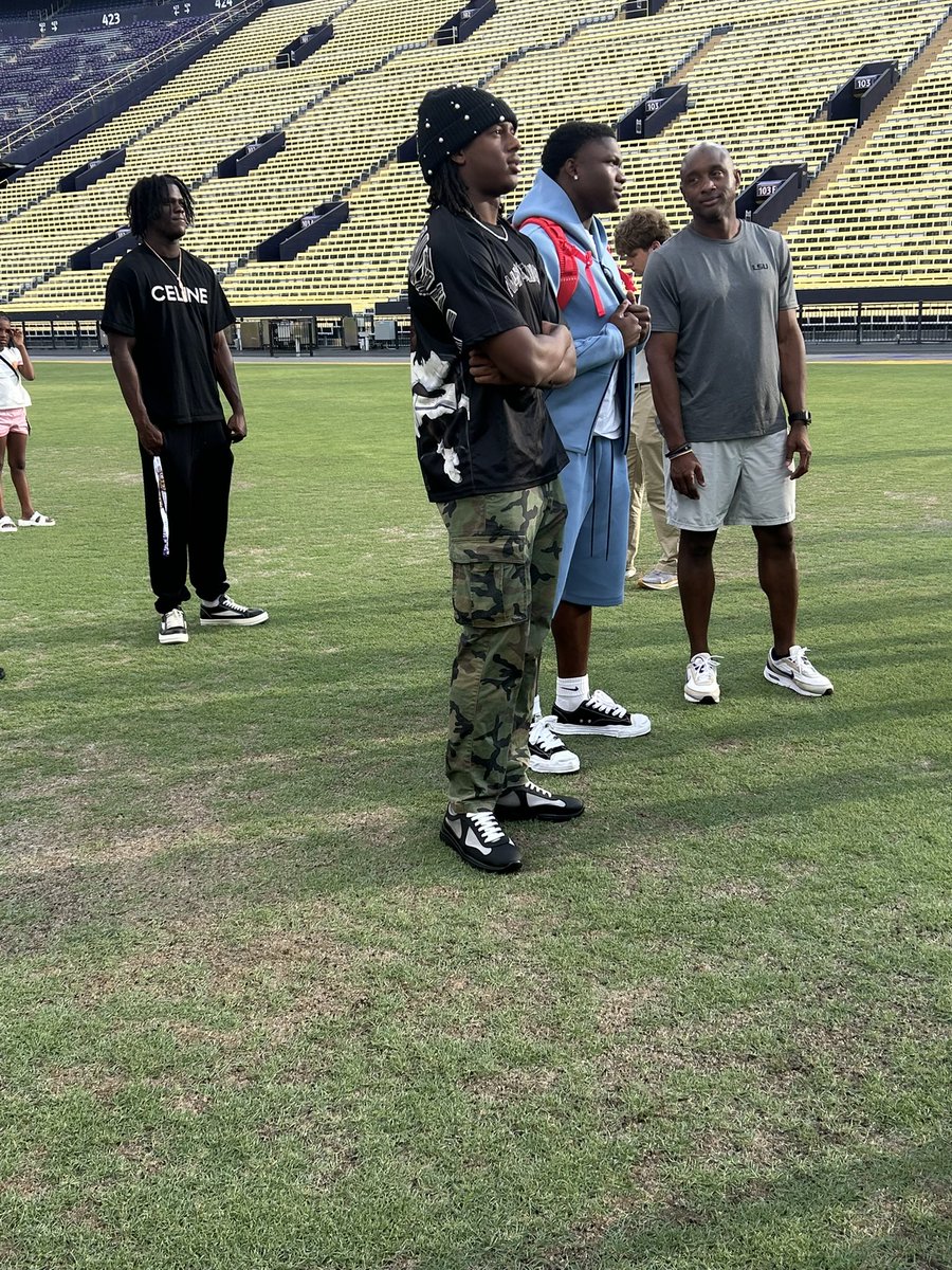 SWiltfong_'s tweet photo. Five-star WR Xavier Sabb is enjoying his official visit to LSU. Spending time with fellow 5-star Easton Royal. https://t.co/BAeRc3gBPv