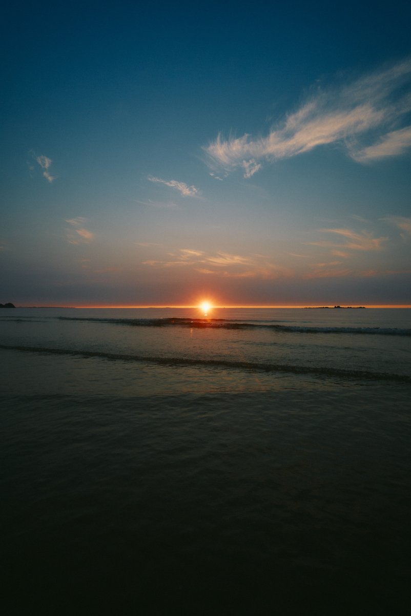 shintake_photo's tweet photo. 海と空の境界線 https://t.co/F8BiTfc8H4