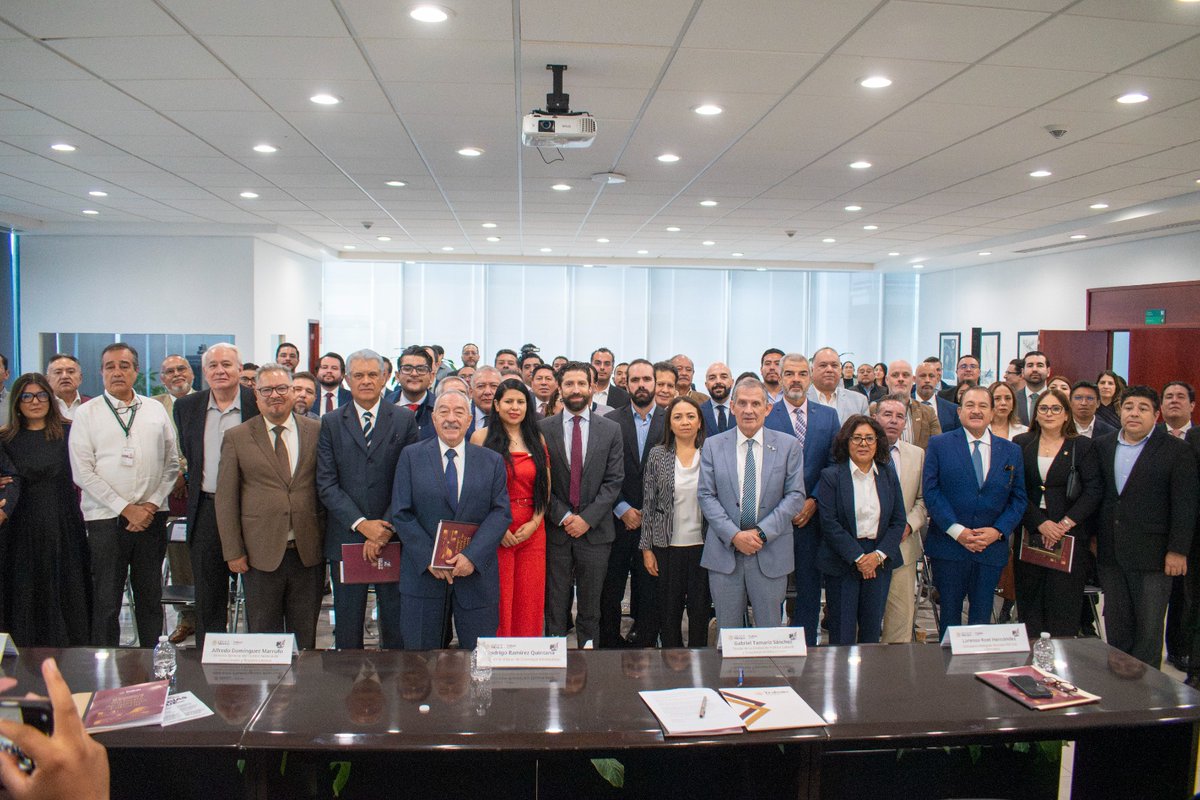 STPS_mx's tweet photo. En la @STPS_mx presentamos el informe “La Consolidación de la Reforma al Sistema de Justicia Laboral”, con los resultados de la #ReformaLaboral2019, una transformación histórica hacia una democracia sindical real, con voto libre y secreto, y con una justicia laboral más ágil🇲🇽 https://t.co/Ktb64VtekX