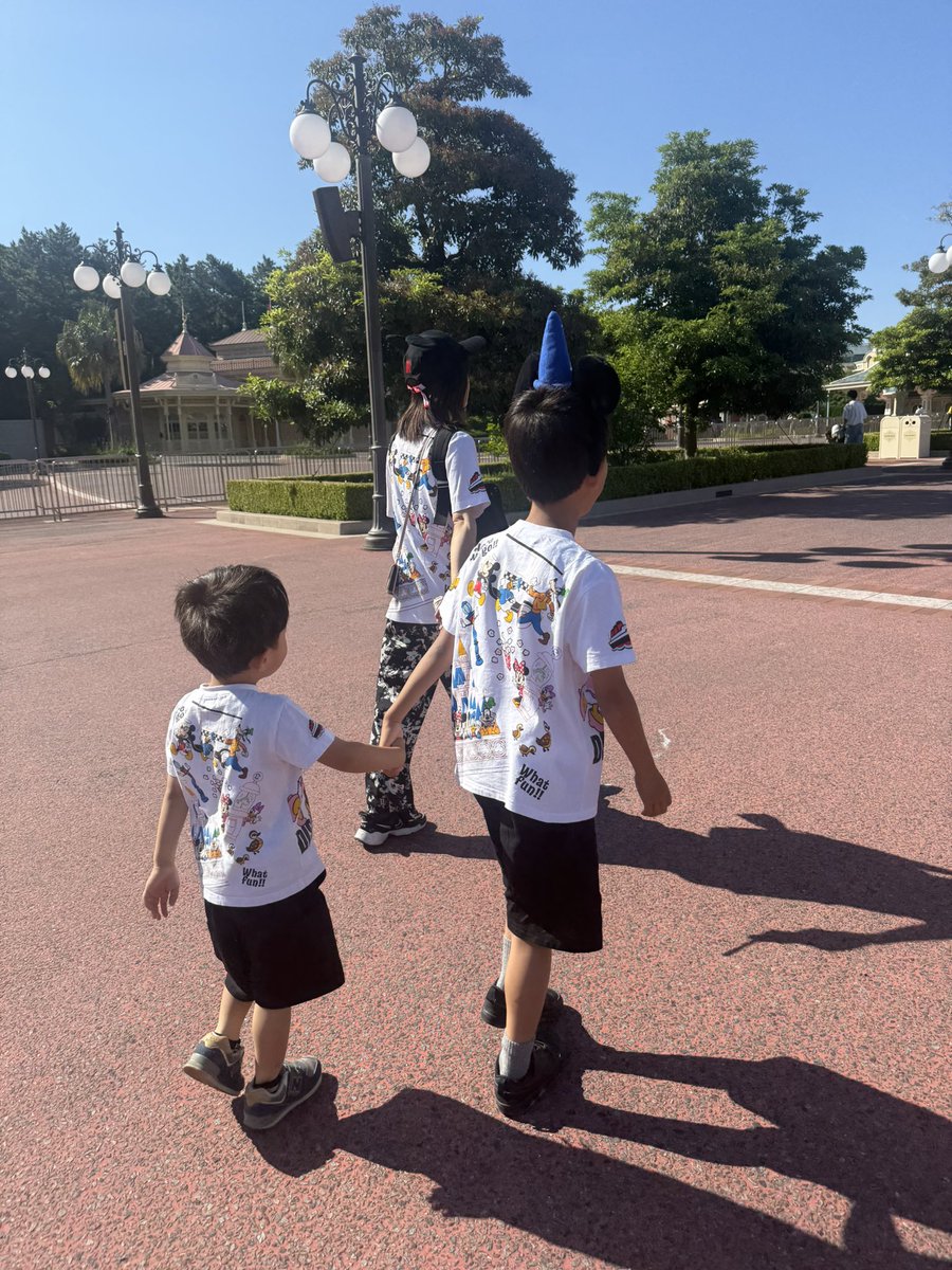 NOBU18LS's tweet photo. いざ夢の国へ🥹 https://t.co/hUhoTQBLTy