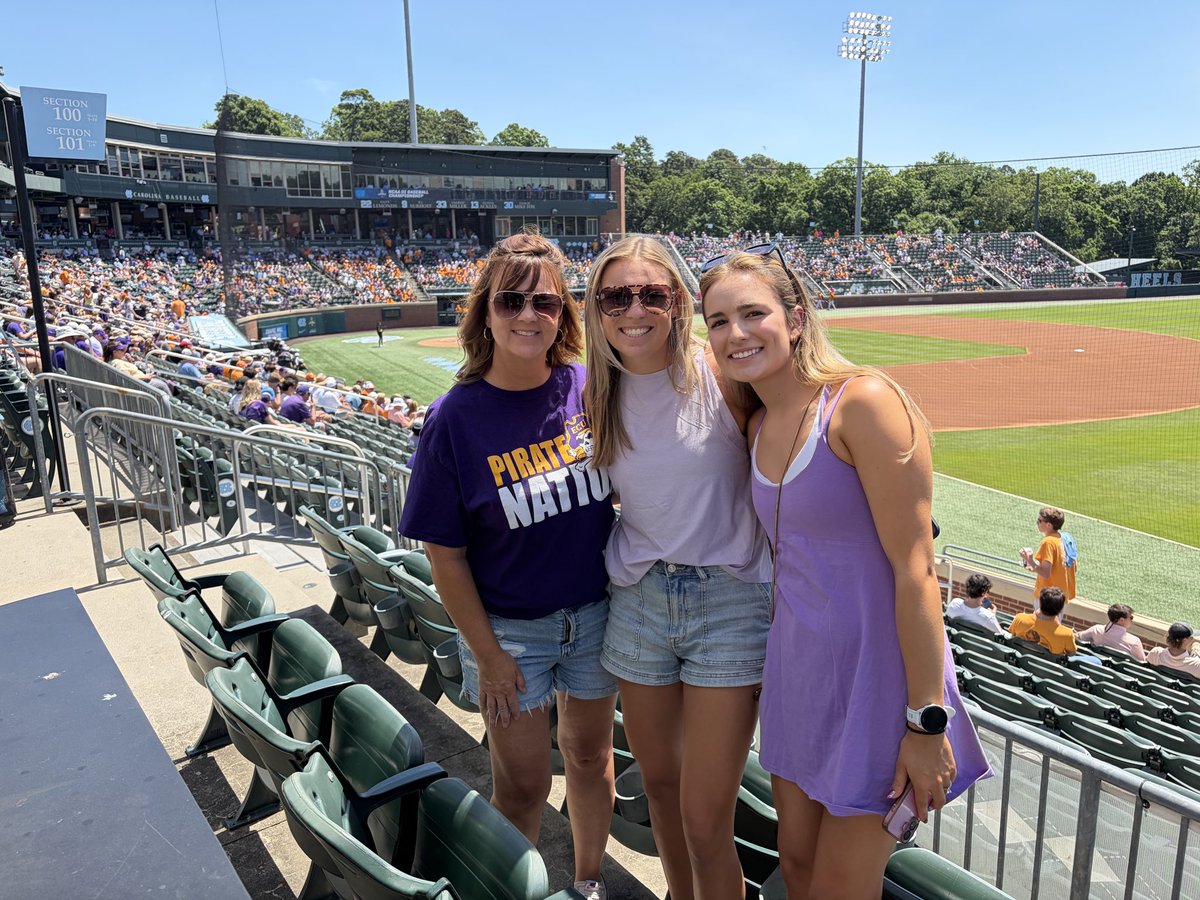 andyjcollins8's tweet photo. What a game! What college baseball is all about! https://t.co/M4nzZwYl7f