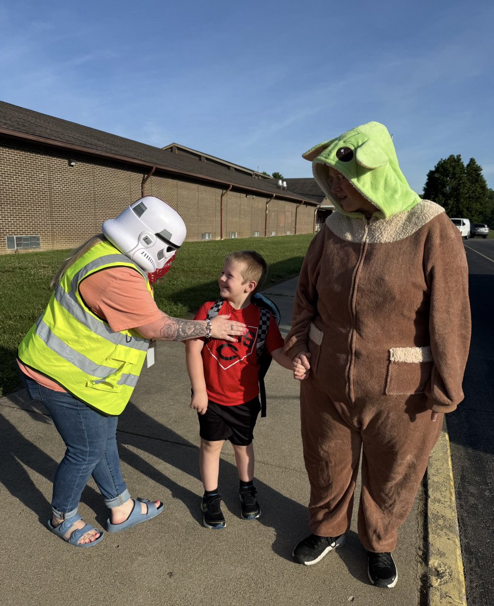 BCPreK's tweet photo. ECA had a Star Wars theme for parent drop-off this morning! The Cubs loved it!!😁🪐🌌 https://t.co/ZDpnGpB1tI