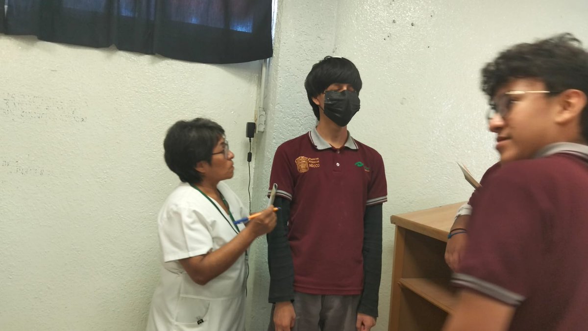 ConalepNezaII's tweet photo. "Si yo me vacuno, no solo me protejo a mí; estoy cuidando a los que más quiero" 💉❤️

Este lema nos mueve. Por eso, nos unimos con gran entusiasmo a la Campaña de Vacunación y hoy compartimos que nuestra comunidad escolar del Plantel Nezahualcóyotl II fue vacunada. https://t.co/9Vs6uhJY89