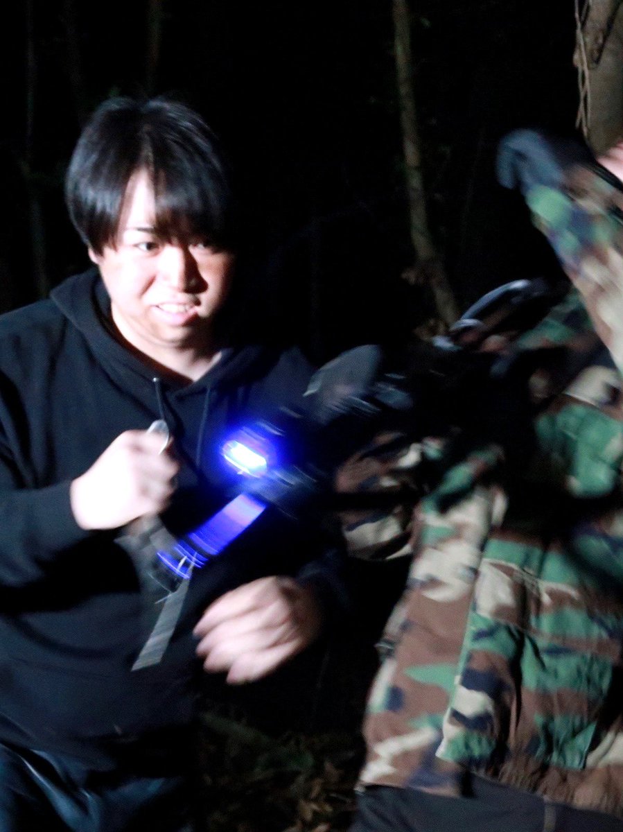 hound01640725's tweet photo. 「LAST ORDERS SMILE」27分

「笑う死神」と呼ばれる傭兵スマイリー。
つらい過去により笑った表情しかできなくなってしまった彼は悲しそうな笑顔で呟く「…この顔しかできないんだ」
緊急のミッションの中で彼はある人物によく似た女性と出会う…。

主演の森君と一緒に舞台挨拶します😊 https://t.co/pNfbD2Jjl2