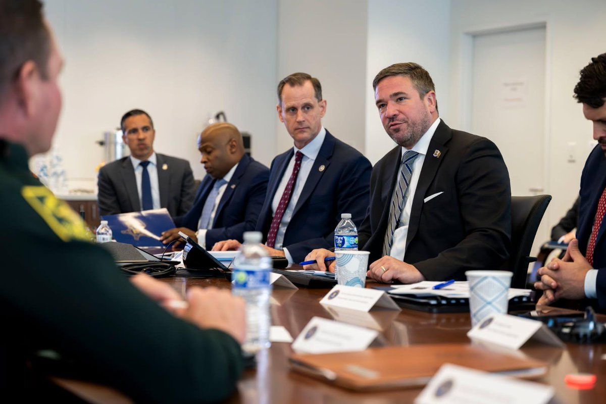 FBIMiamiFL's tweet photo. #FBI Deputy Director Bailey and #FBIMiami SAC Skiles meeting with our South Florida law enforcement partners for a roundtable discussion regarding the upcoming South Florida FIFA World Cup games and Fan Fest. The FBI and our partners are committed to integrating intelligence and resources to ensure public safety.