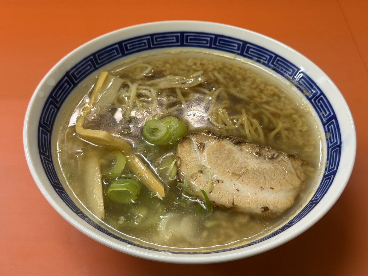 MakeppaGERMAN's tweet photo. 金沢市木倉町　尾道ラーメン 片町店
ラーメン
金沢で何故かある広島の尾道ラーメン。
写真ではわかりにくいが、油が浮いていて、下のスープはかなり濃い醤油ラーメン。昔ながらのラーメンという感じで、旨味がガツンとくるスープが美味しい🍜チャーシューも厚めなのが嬉しい☺️ #23club https://t.co/BdxdlGSafw