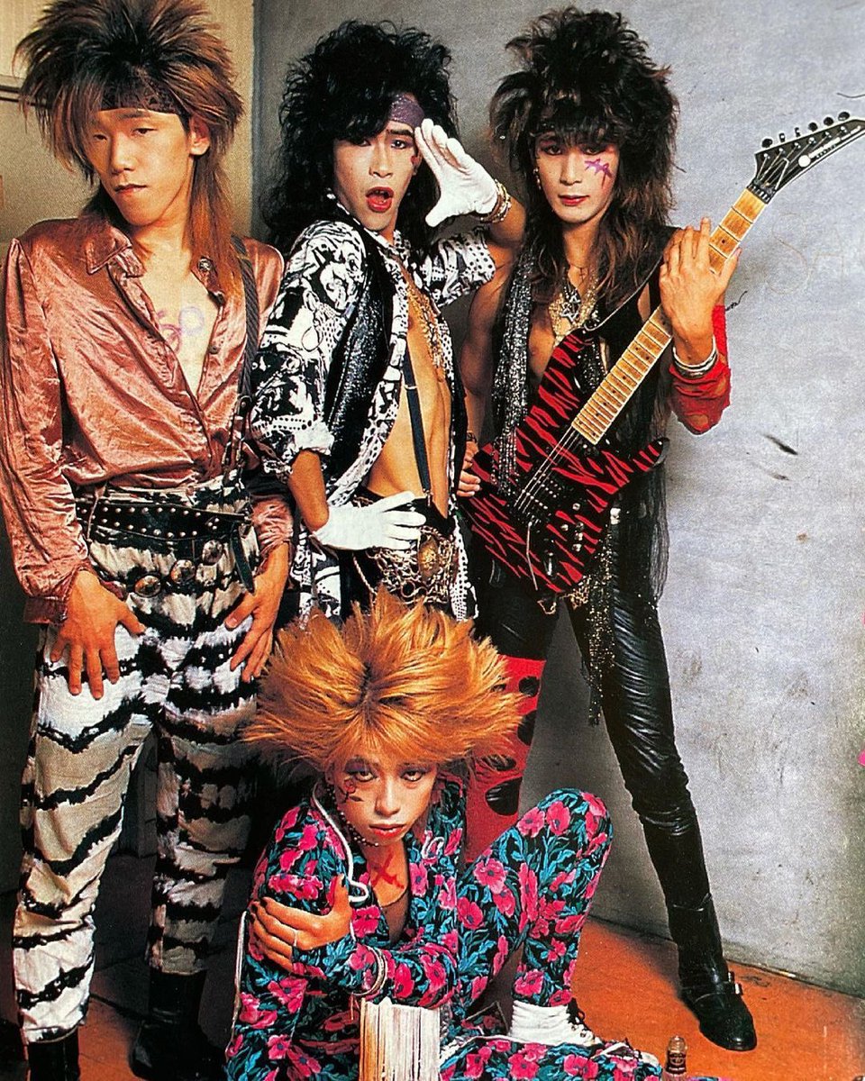 A_T_M_K_unaju's tweet photo. #このバンドorミュージシャンを分かったらリプ・100いいね目指す
ヒント：1980年代の日本におけるジャパメタ・ブームを牽引した、伝説的な4人組ハードロック・バンドで、LAメタルに影響を受けた華やかなルックス、キャッチーで歌謡曲的な要素も内包したメロディ、そして非常に高い演奏技術で人気を博しました