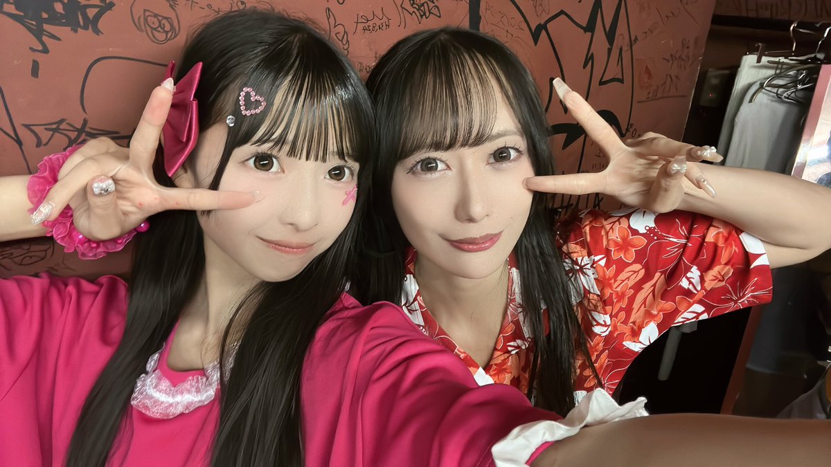 member_offical's tweet photo. おはりあ꒰՞⸝⸝ᴗ ·̫ ⊂՞꒱
昨日は2マン来てくれた方
ありがとうございました🫶🏻🫶🏻
アロハシャツも着たよ🌺♡
そして❕ #平松聖菜 さんと
お写真撮っていただきましたᐡ߹𖥦߹ᐡ💘
みんな今日も会いに来て👶🏻!
#IQP研究生 #七瀬りあ https://t.co/uKDxv3du7E
