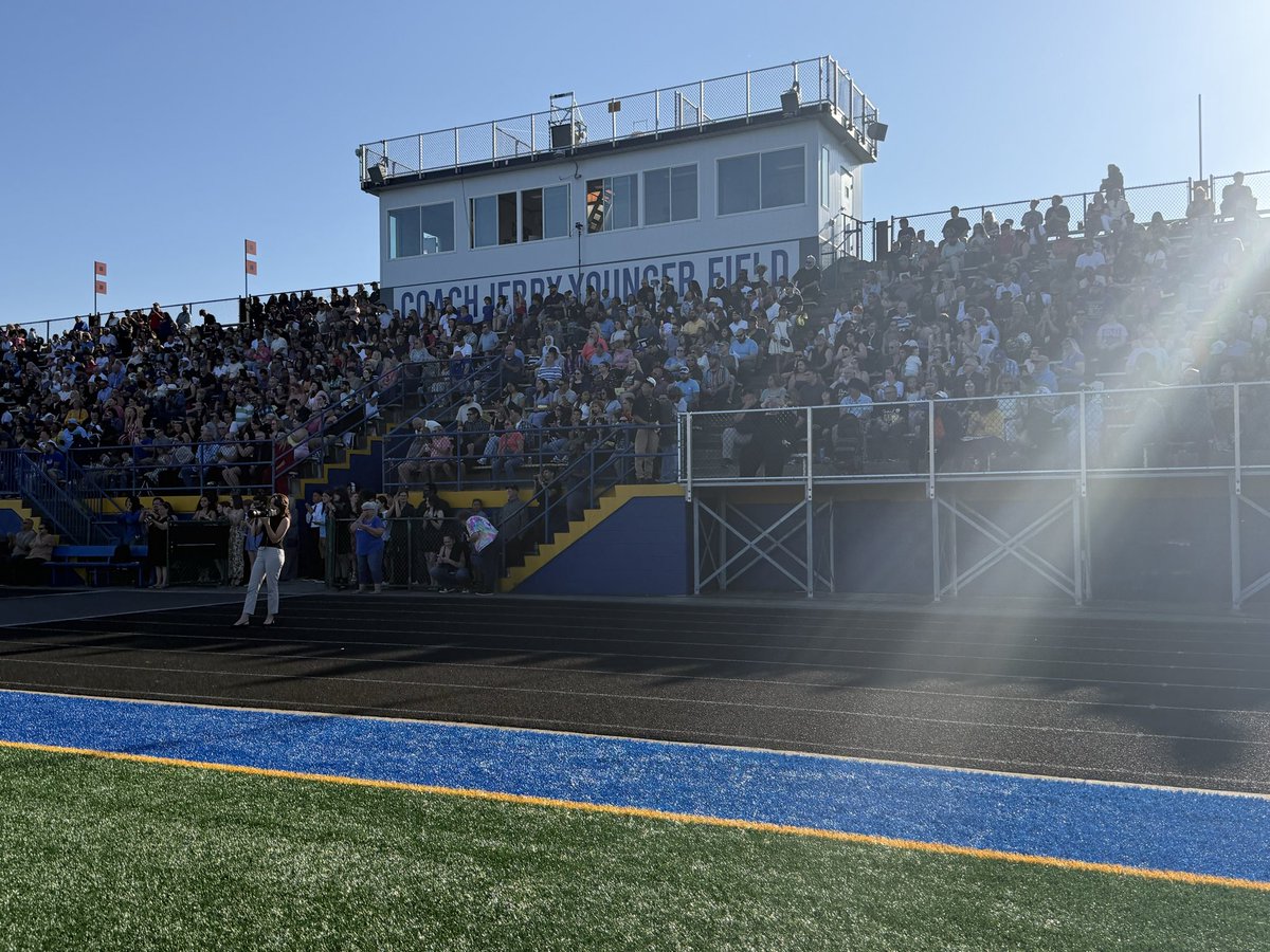 HurricanesSuper's tweet photo. 🎓 Congratulations to the Brooklyn High School Class of 2026! 🎓 Today, we celebrate your hard work, perseverance, achievements, and the memories you’ve created along the way. From your first day in our schools to this incredible milestone, you have grown into leaders, scholars, athletes, artists, and citizens ready to make a difference in the world! Your future is bright, and the best is yet to come. #HurricanePride #ClassOf2026 #ForeverAHurricane 🌀 @BrooklynSchools