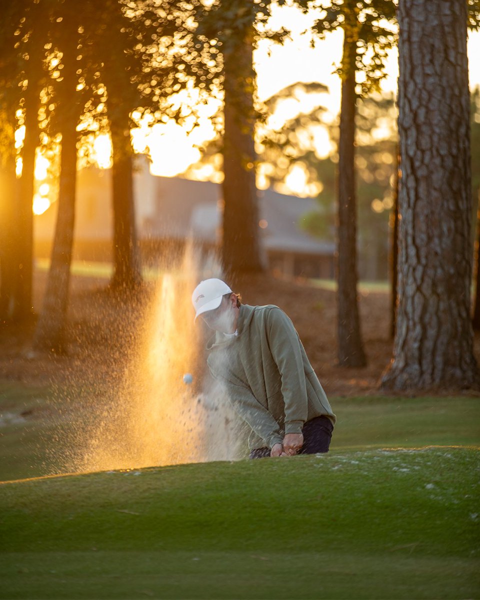 SunDayRed's tweet photo. Twilight rounds call for layers that keep you cool enough for friendly competition. Shop Pacific Luxe: https://t.co/UdG4SvaEam #SunDayRed https://t.co/MzFAOKUhRq