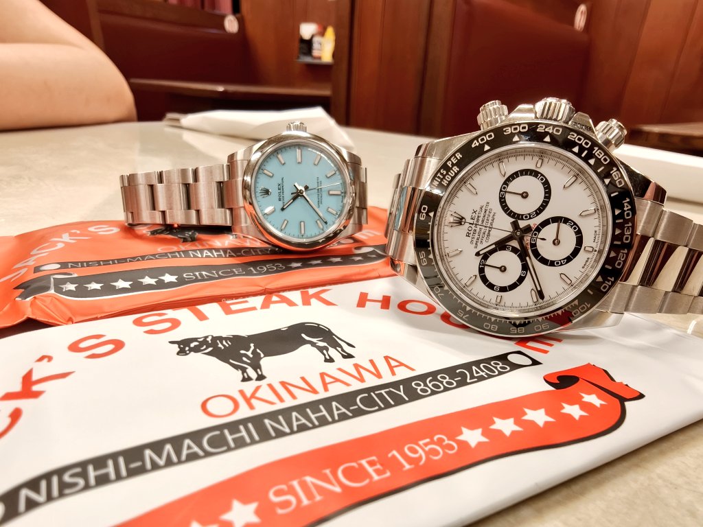 skydoera's tweet photo. やっちまった、夜中に妻とつい。
閉店間際に滑り込み。ベタですが旨いのです
今週も👑は抽選漏れ。
値上がりするロレックス。ほんとに今が一番安いを地で行く時計ですね。
#ロレックス
#ROLEX
#Daytona
#デイトナ
#白トナ
#126500LN
#ジャッキーステーキハウス
#オイスターパーペチュアル
#ターコイズ https://t.co/ObHS4mc5l9