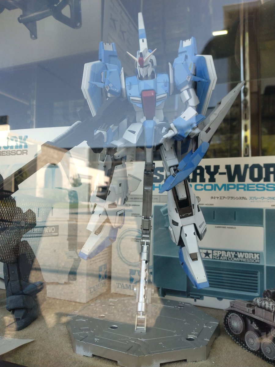 ミヨシノ模型店で飾られてるZガンダムのMGかれこれ20年前からあります