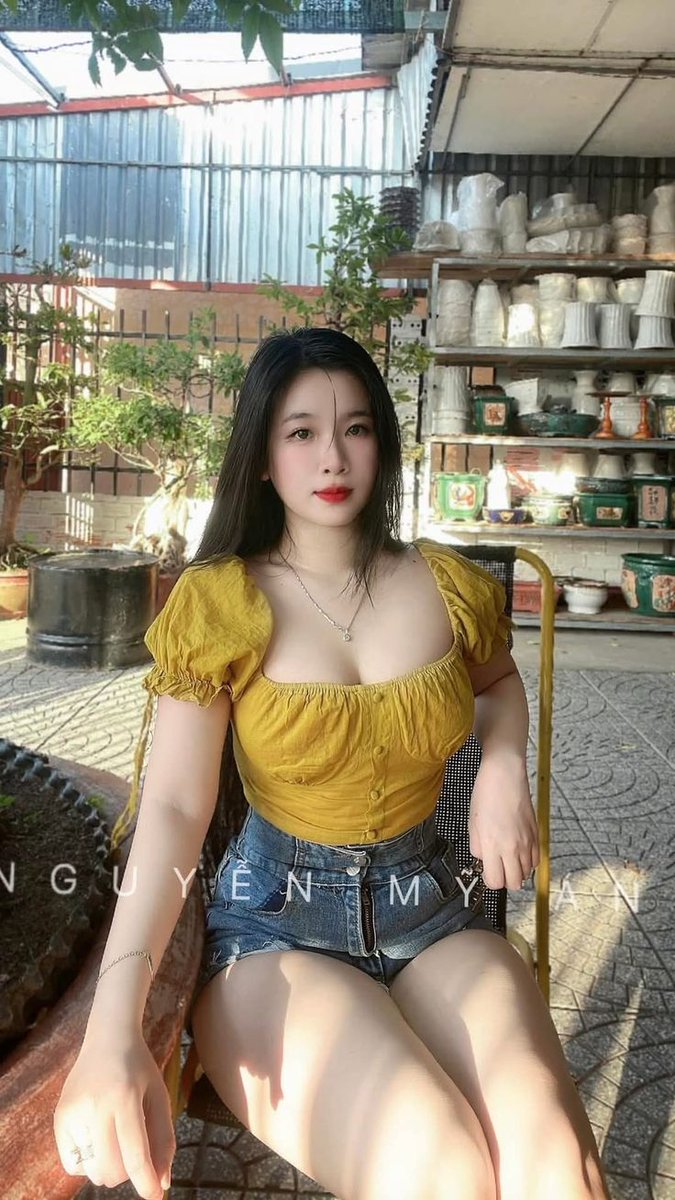 IvanPENG20's tweet photo. She understands how restraint sharpens attraction 🖤 https://t.co/6o3SP0RZfA