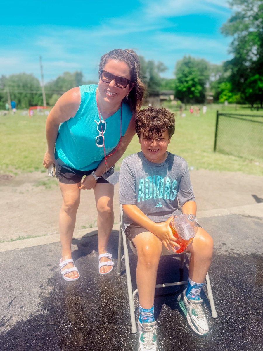 BermanFirsties's tweet photo. A little field day bonus when you get to see your parent volunteer! 🥰 #ivyhillleague https://t.co/qR9xbLLBnG