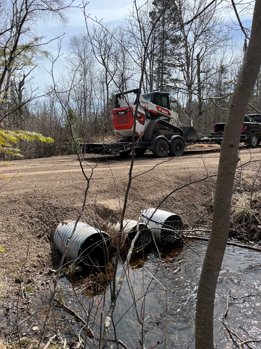 SuperiorNF's tweet photo. A special thanks to the Prospector Alliance for the maintenance &amp; repair to FR174-Dumbbell Rd.
Early season rainstorms/snow melt caused a major road washout, also part of the Prospector Trl. Now the road is back open to the recreating public. We💚 of our outstanding partners! https://t.co/iNaCOvehd3