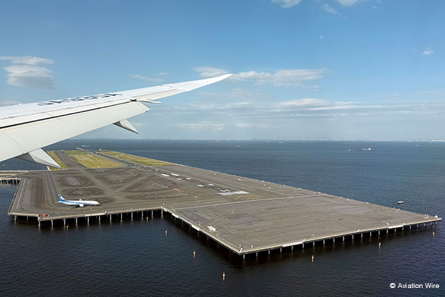 Aviation_Wire's tweet photo. JALとスカイマーク便タイヤ不具合、羽田D滑走路の継ぎ板が原因か 
https://t.co/tr331FXMOb https://t.co/JFll6YgWlZ