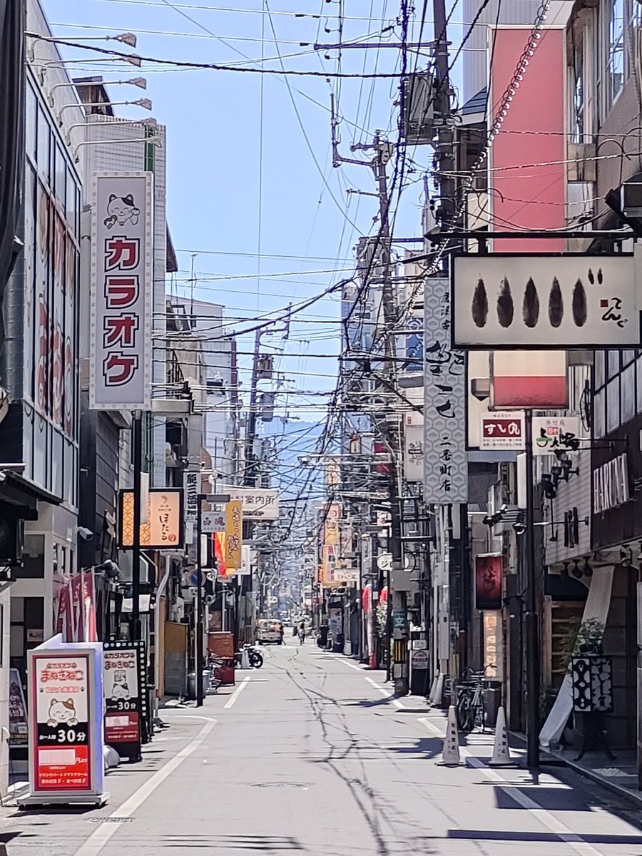 hidamarisketch3's tweet photo. 熊本と違って城下の道が一直線
#熊本サポ愛媛遠征 https://t.co/nSZcVc1txM