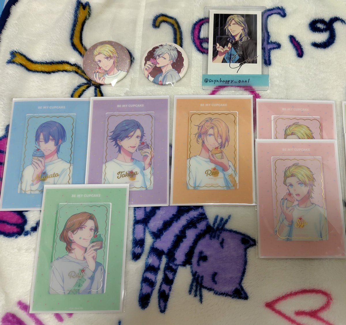 sayahappy_0221's tweet photo. 【交換・譲渡】 うたプリ BGS  BE MY CUPCAKE BMC

譲
①缶バッジ→翔、☆蘭丸
②ビジュカ→*真斗、*トキヤ、*レン、*翔2、☆嶺二

求
①異種＞同種 カミュ
②異種 カミュ
または定価(＋送料)

①同種は優先度低め。
SPは交換のみ(SP・特典系への提供)。
↓ https://t.co/8TOsm91C27