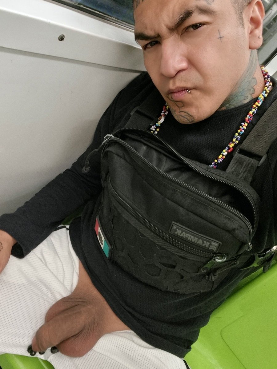 TADEO_OFICIIAL's tweet photo. @MetroCDMX @AlcaldiaAO @DiaAlDesnudo #DiaAlDesnudo La mera neta ese wey tiene cara de bien pinche lloron https://t.co/FmlgQvl6Qm