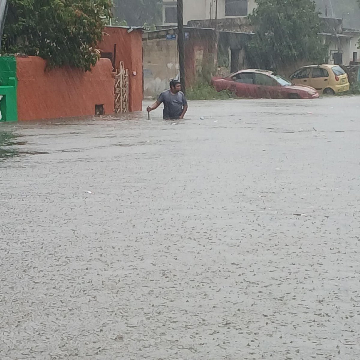 AguMorgante's tweet photo. 📢 Alerta extrema en Mérida: nueva celda de tormenta está en camino y podría agravar inundaciones. https://t.co/ctPWvaoyYA