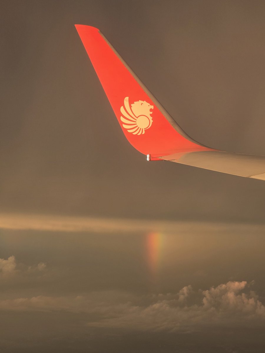 iMishaal's tweet photo. Good to be back in Malaysia! Taking the domestic @malindoair to Johor Bahru! https://t.co/oDsdJO54ys
