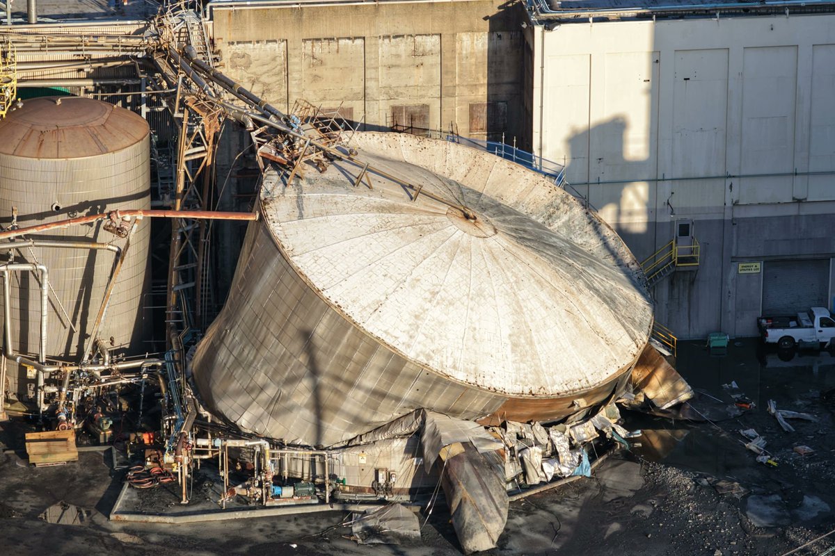 fcb0816's tweet photo. 9 missing after Washington paper mill tank rupture and officials say there’s no hope of survivors https://t.co/ICR9jzrKnY