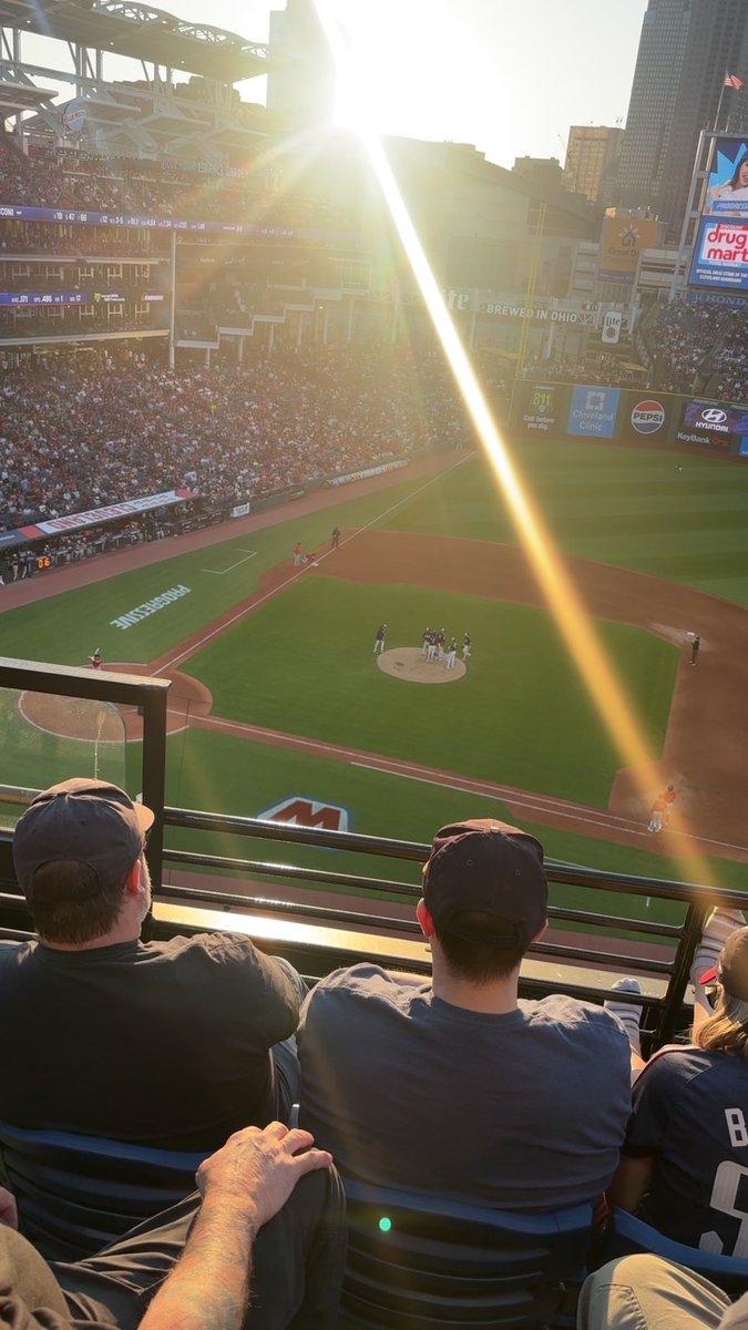 GoSox34's tweet photo. Mound meeting for Durbs. #FearHim https://t.co/0fme0j1UaU
