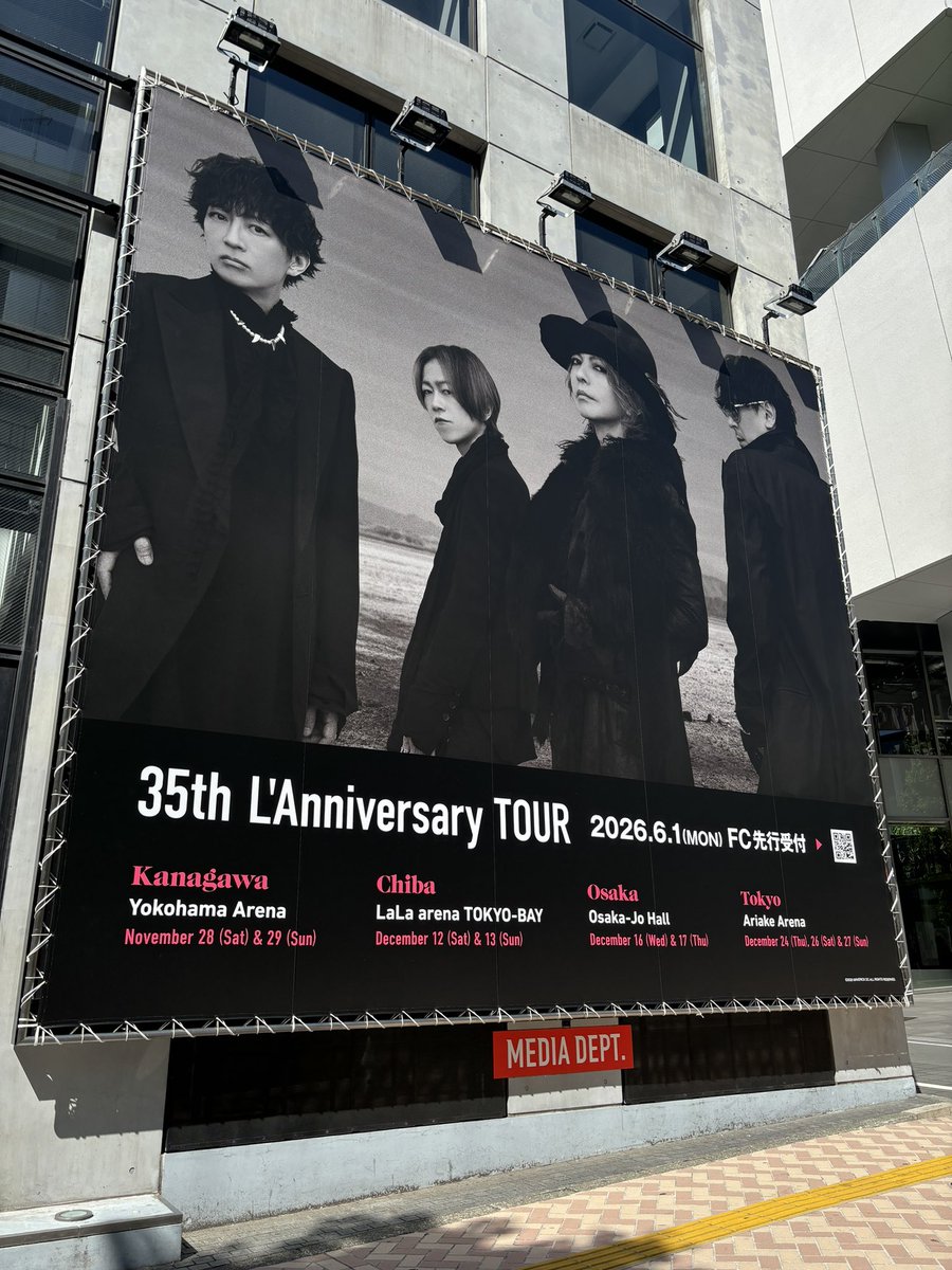 Hyde_810's tweet photo. 渋谷のラルク みてきた https://t.co/1d6ITABB0G