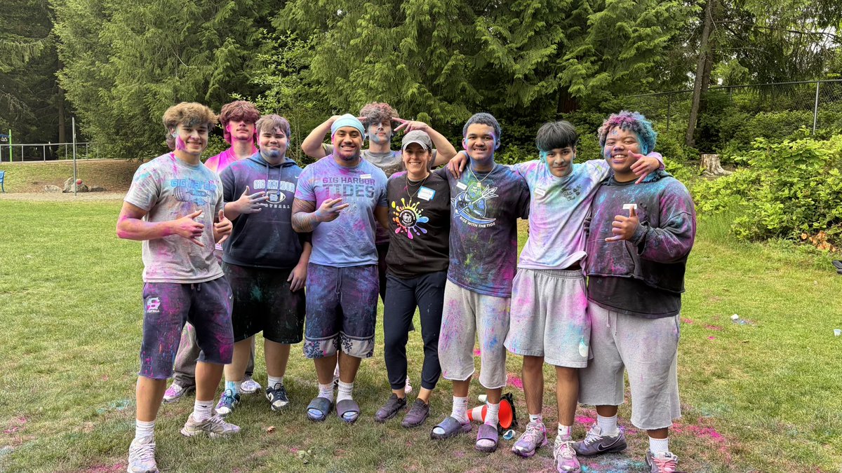 GHTIDESFB's tweet photo. 🌊🏈 Tides Football in the community!

Gig Harbor Tides Football players spent the day volunteering at Discovery Elementary’s Color Run and helping make it a fun event for the students.

Always a great day with the Discovery Explorers! 🚢 🌊 

#RollTides https://t.co/h3oCpu5M1t