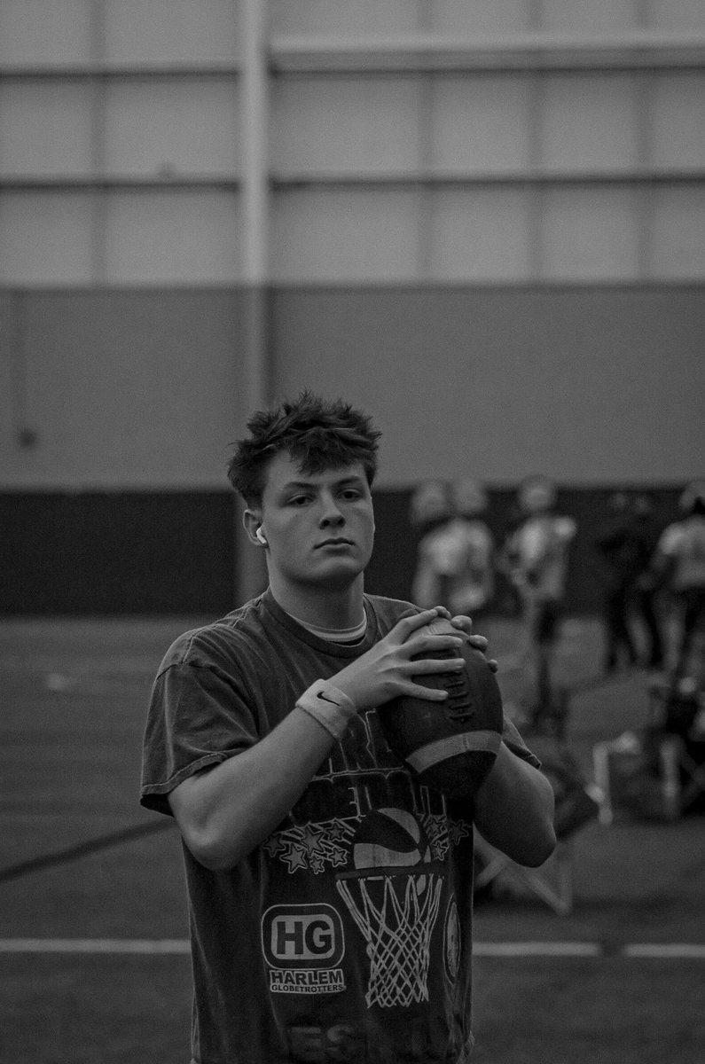 GavinDavis57071's tweet photo. I will be attending Wayne state mega showcase tomorrow! Session 2! @QBHitList @CoachRSchwartz @DesRosiers_Jake @TheD_Zone @smsbacademy @AllenTrieu @SheaPatterson_1 @ScoutTyGraham @PrepRedzoneMI https://t.co/nJGKdSB1Nz